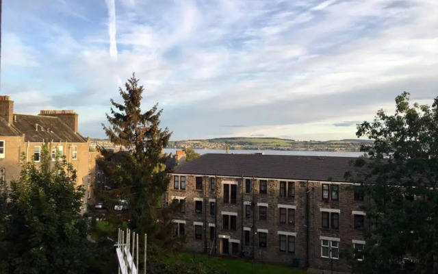 ☆Bright Apartment, Near University + City Centre☆