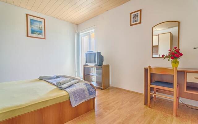 Comfort Pool Apartments