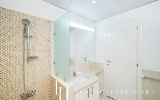 LUX The Meadows 5 Bed Villa