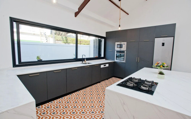 Guest house # jardin # piscine # prox centre ville