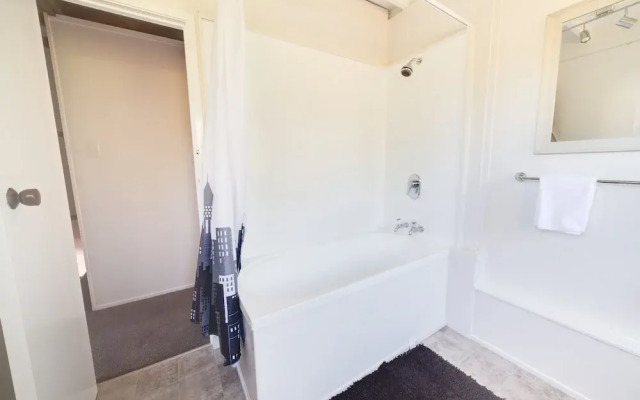 Awesome 3 bed Rotorua Lake House