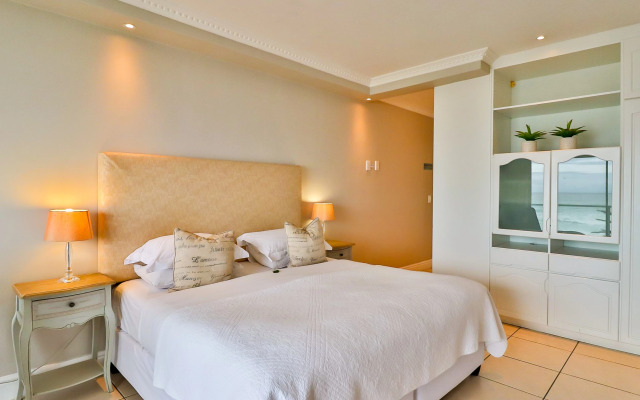 Hermanus Beachfront Lodge