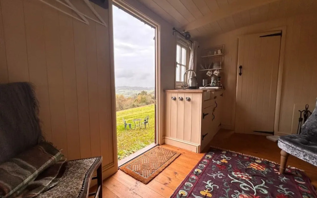 Tranquil Cabin Retreat Near Chepstow
