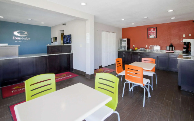 Econo Lodge Airport