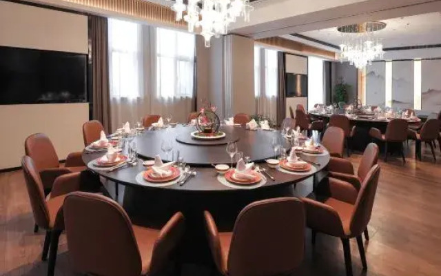 Pinghu Dingren Ramada Hotel