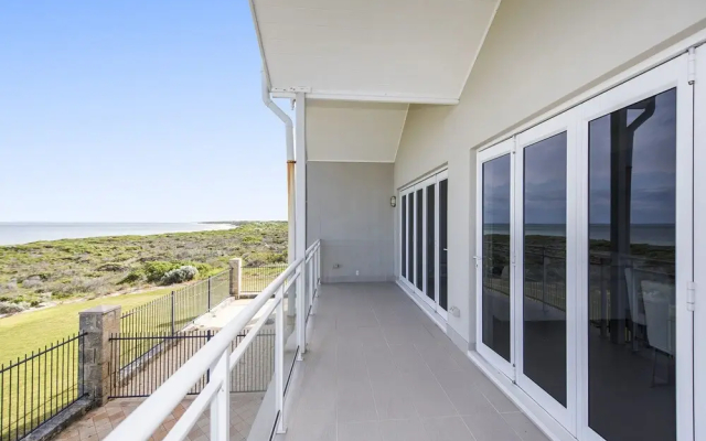 Ledge Point Village - Villa 16 - Beachfront Ocean Views