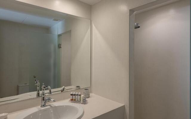 Four Seasons Hydra Luxury Suites