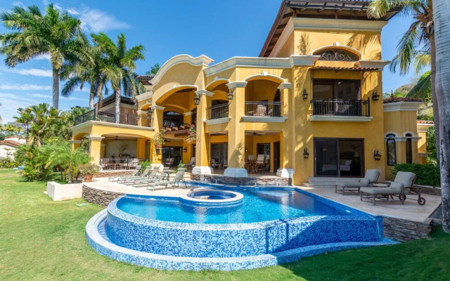 Mediterranean-style Flamingo Mansion Offers the Ultimate in Beachfront Luxury