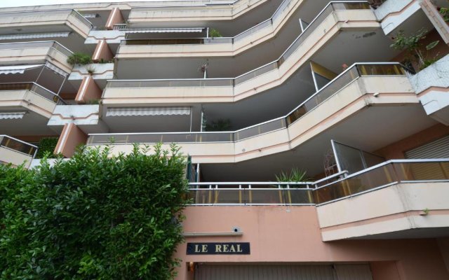 Appartement 5 personnes avec piscine sur la Corniche Fleurie à Nice