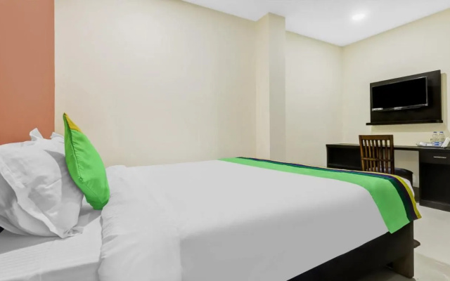 Capital O 9671 Hotel Rudraksh Inn