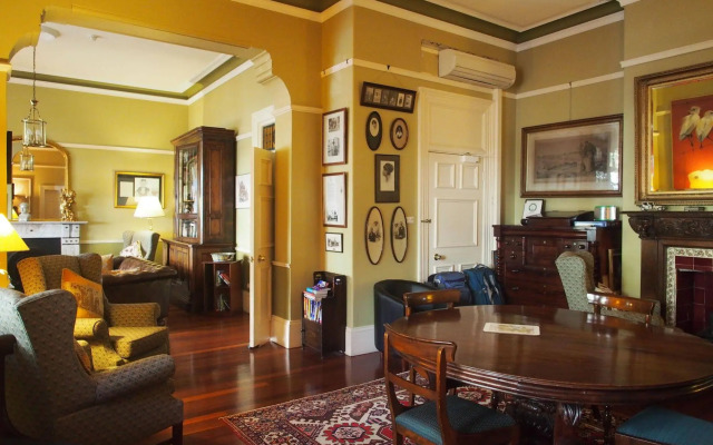 Simpson Of Potts Point