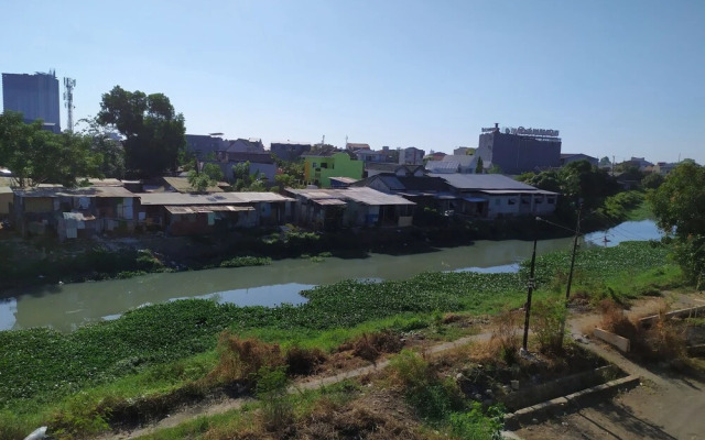 Oyo 2006 Hotel Luvio Makassar