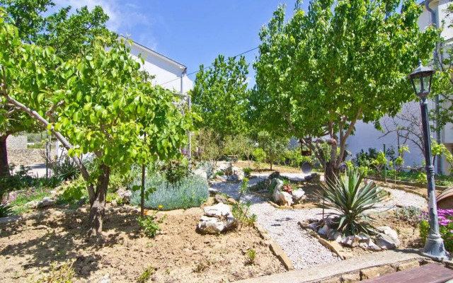 Apartments with a parking space Palit, Rab - 4971