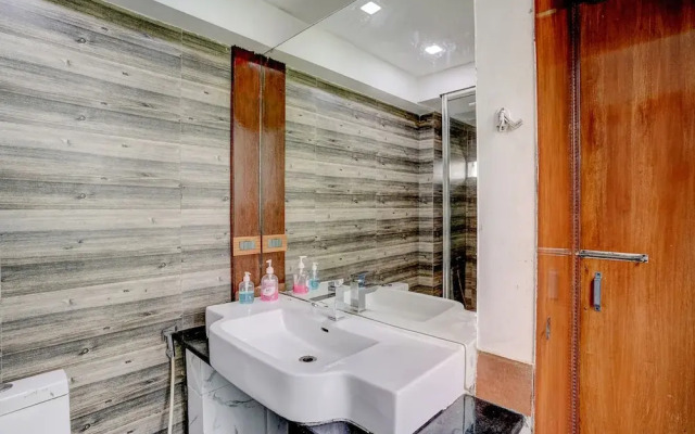 Fabhotel Vardhan House