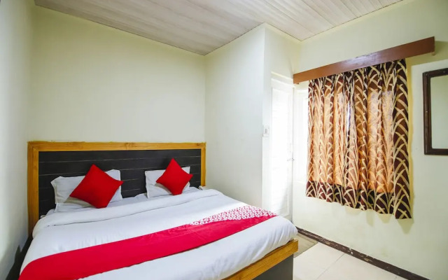 Oyo 18809 Mahamaya Palace