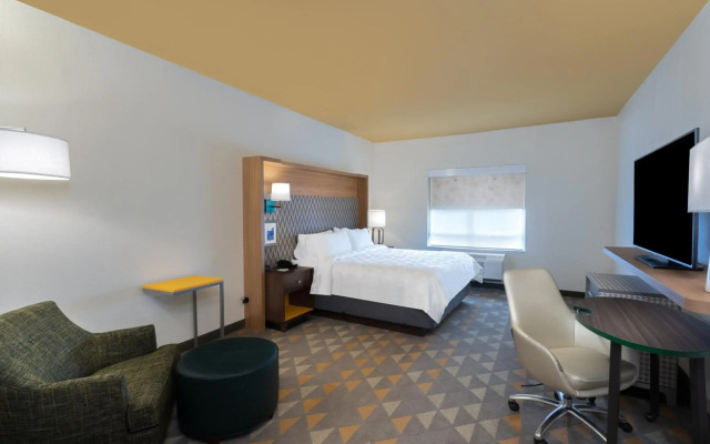 Holiday Inn and Suites Memphis Southeast Germantown