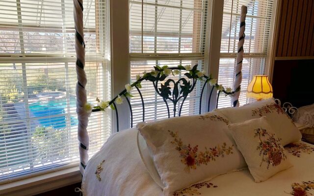 Edgewood Bed & Breakfast