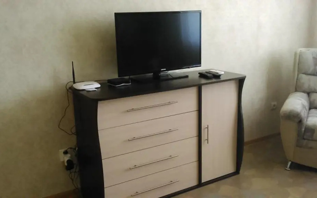 Меблированные комнаты One-Bedroom na 30let Pobedy 15d — фото
