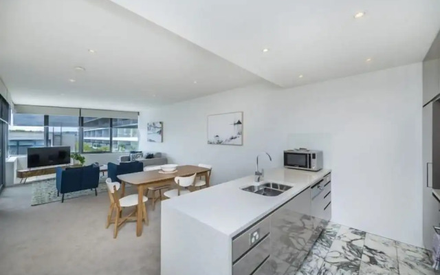 Accommodate Canberra - Lakefront