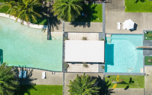 Leaf Luxe - 9 Pools BBQ Gym