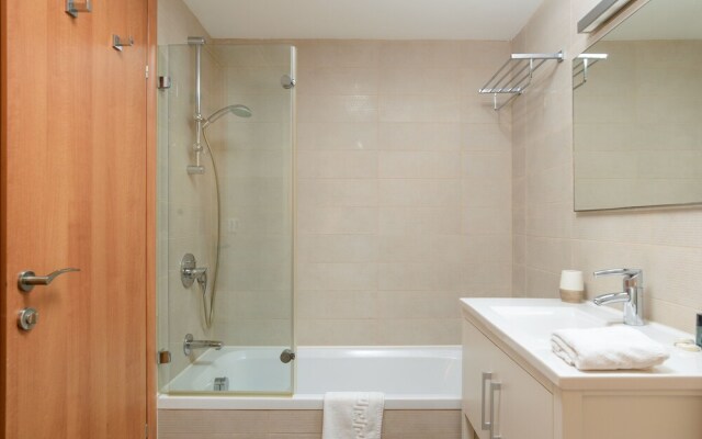 Comfort with Terrace over the Hills by FeelHome