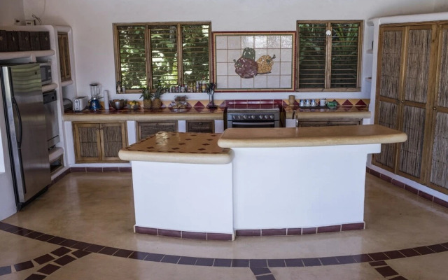 Villa Pina by Hostelsmates