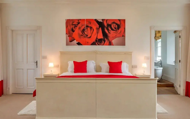 Self-catering Retreat With Pool, hot tub