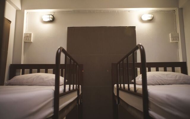 Some Rest Hostel Khao San