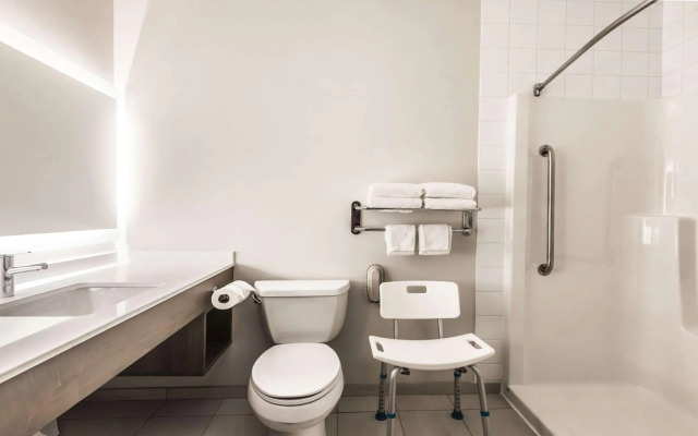 Holiday Inn Express & Suites Regina-South by IHG