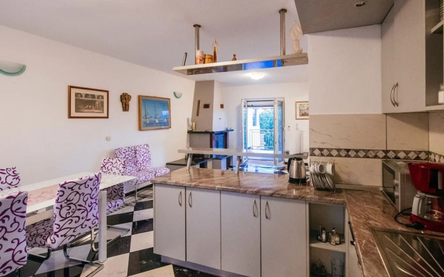 Holiday Home in Jasenice With Garden