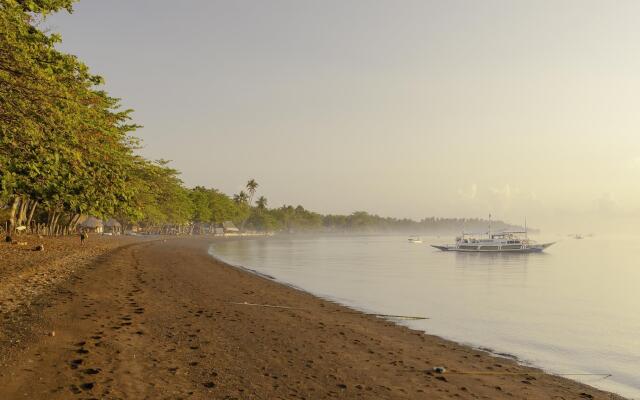 Mike's Dauin Beach Resort