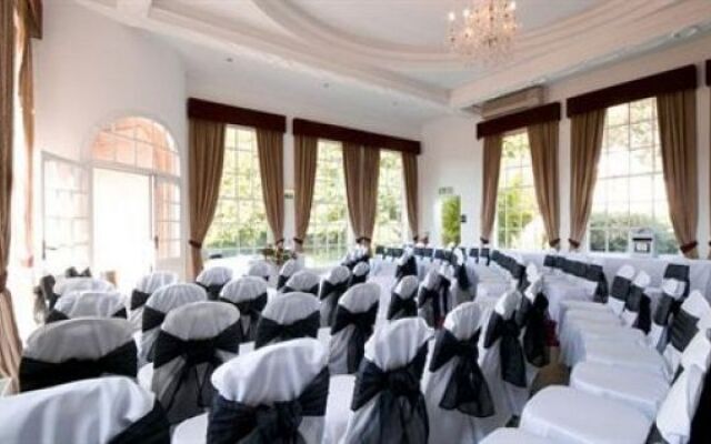 Ponsbourne Park