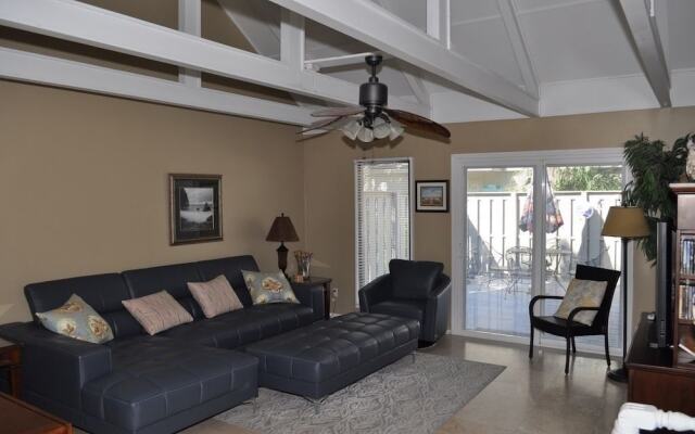 524queen 2 Bedroom Condo