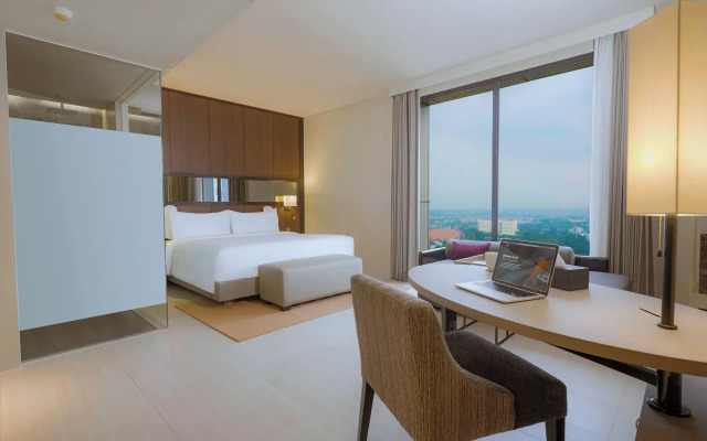 Whiz Luxe Hotel Spazio Surabaya