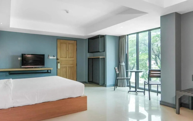 Nora Lakeview Hotel