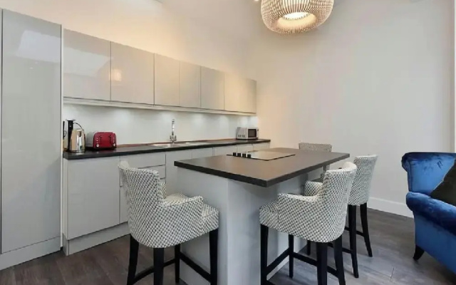 3-bed South Kensington Flat With Outdoor Terrace