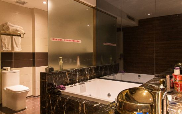 Sherlock Crystal Hotel