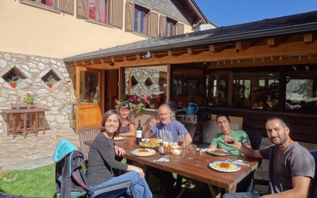 Hostal Xalet Refugi Pere Carné - Hostel