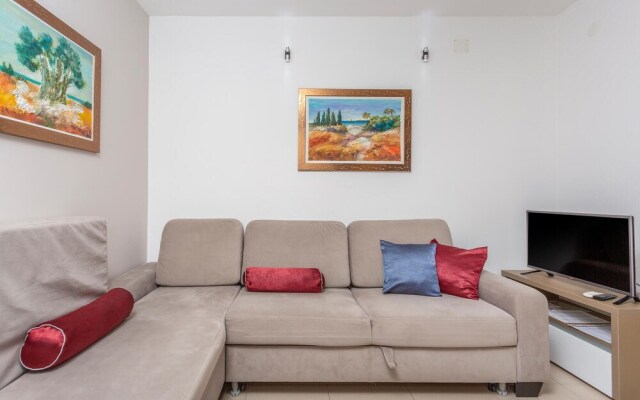 Beautiful Apartment in Njivice With Wifi and 1 Bedrooms