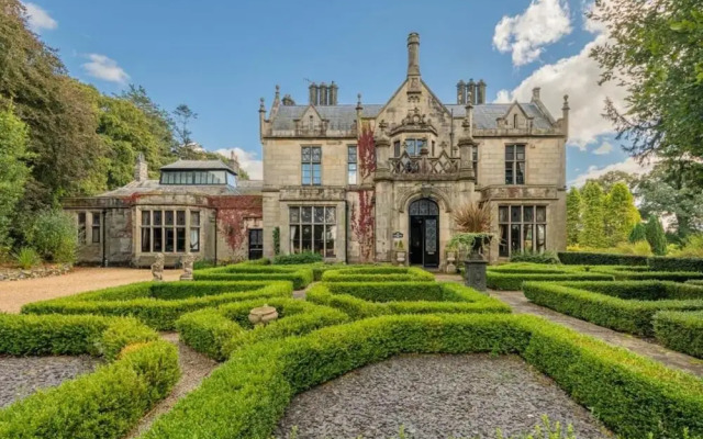 Kendal - Gothic Hall - Luxury Rooms or Apartment