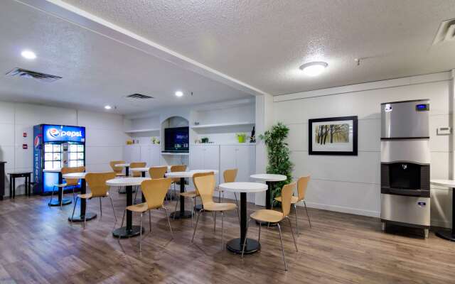 Motel 6 Kerrobert, SK