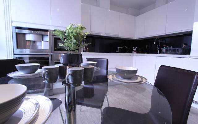 Modern 2 Bedroom Apart In Heart London