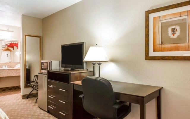 Quality Inn & Suites Greenville I-65