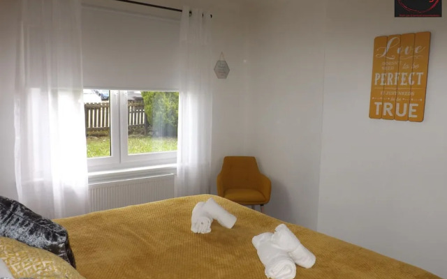 Two Bedroom Apartment by Klass Living Serviced Accommodation Motherwell - Anderson Apartment With WiFi &Parking