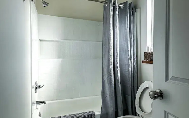 StayAE - Flamingo House