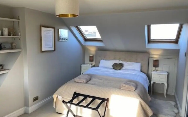 Family 4-bed House & Secluded Garden - Wimbledon