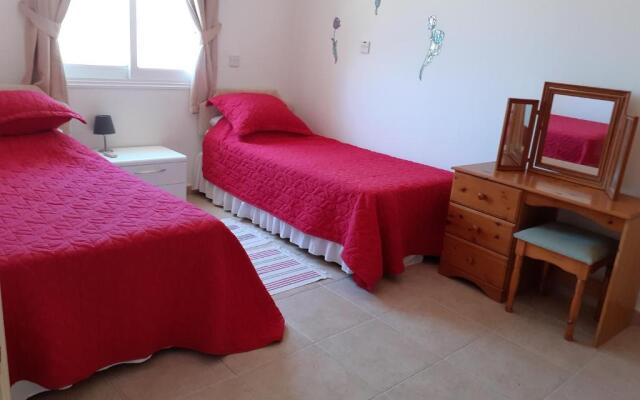 Beautiful 2-bed House in Mandria, Paphos