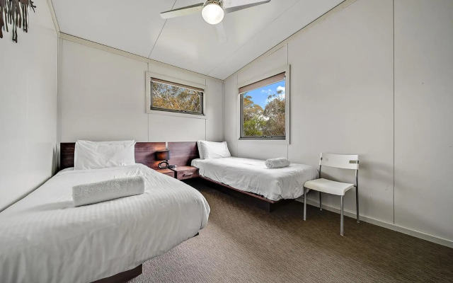 Ecocrackenback 2 'Sustainable, luxurious chalet close to the slopes.'