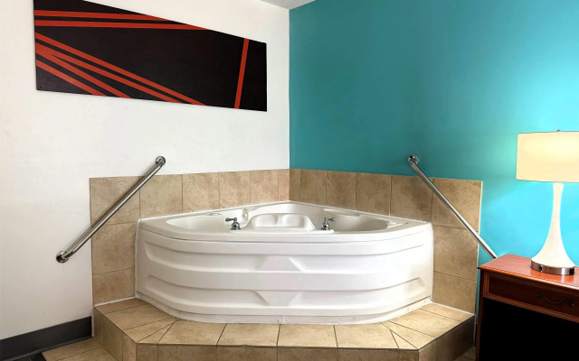 Howard Johnson by Wyndham Evansville East