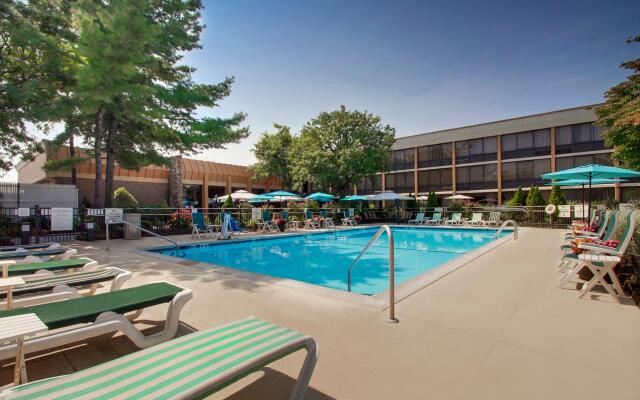 Holiday Inn Westbury - Long Island, an IHG Hotel